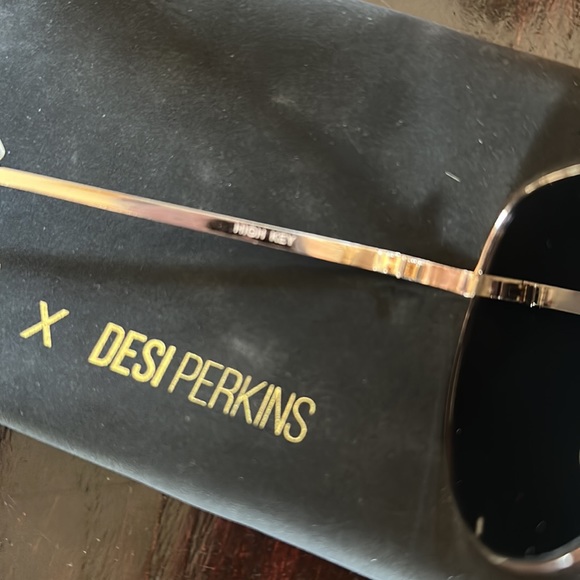 QUAY X Desi Perkins Sunglasses - Picture 5 of 6